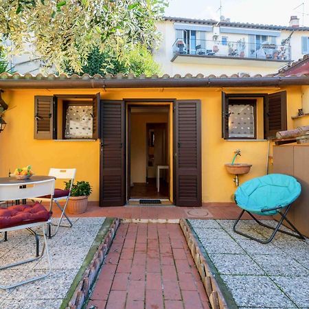 San Frediano Cozy Studio With Private Patio Apartment Firenze Bagian luar foto