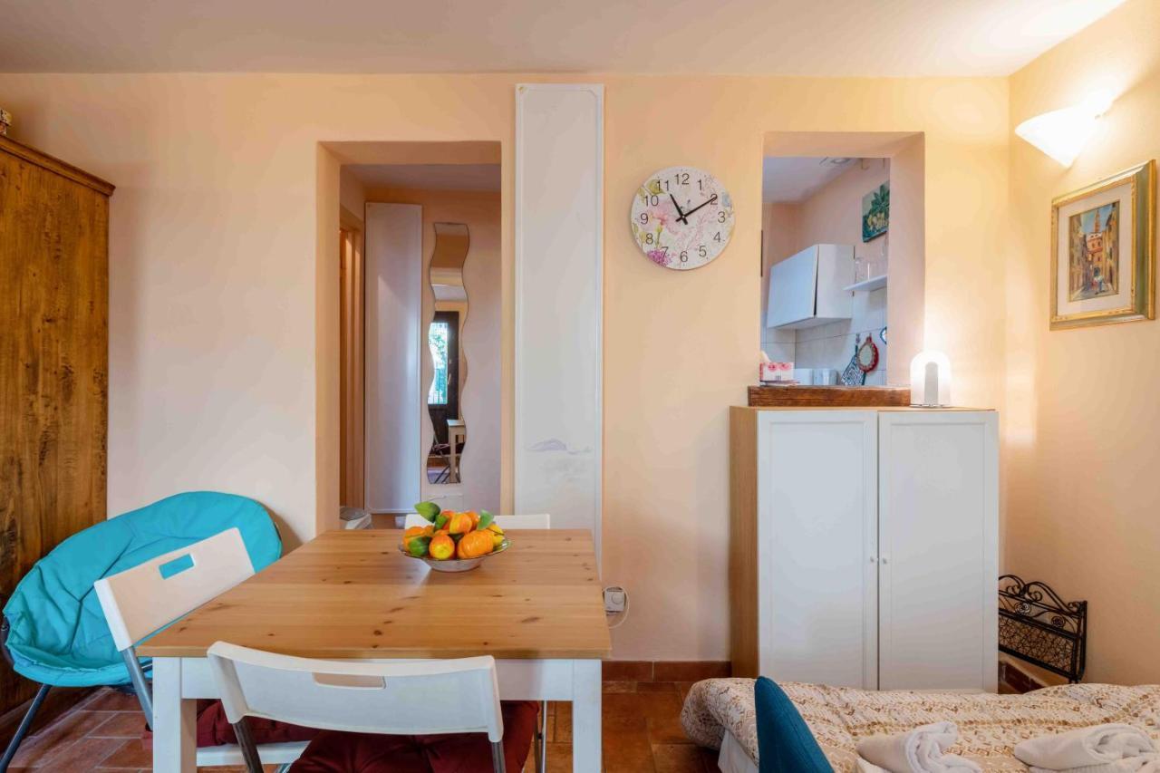 San Frediano Cozy Studio With Private Patio Apartment Firenze Bagian luar foto