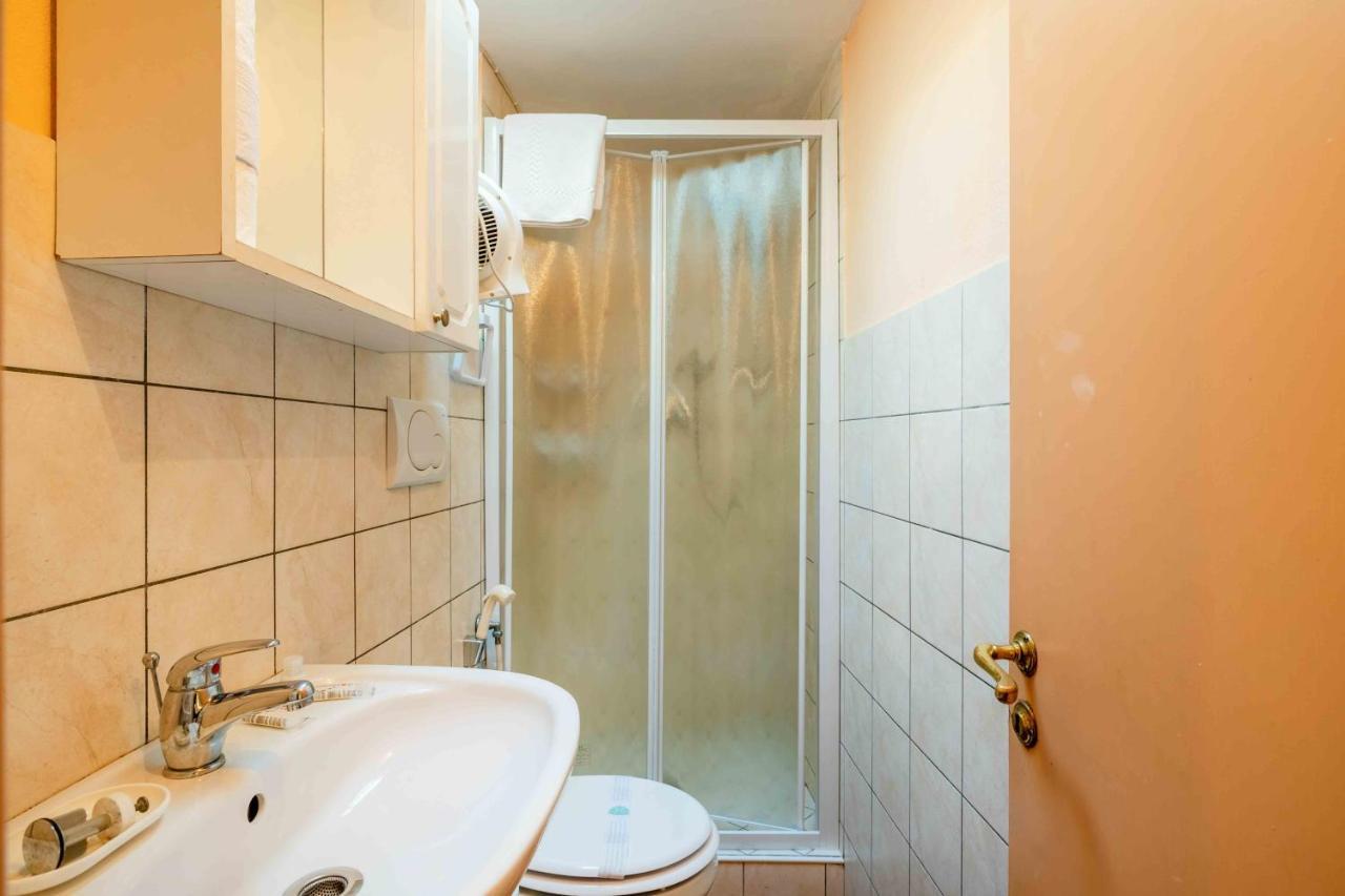 San Frediano Cozy Studio With Private Patio Apartment Firenze Bagian luar foto