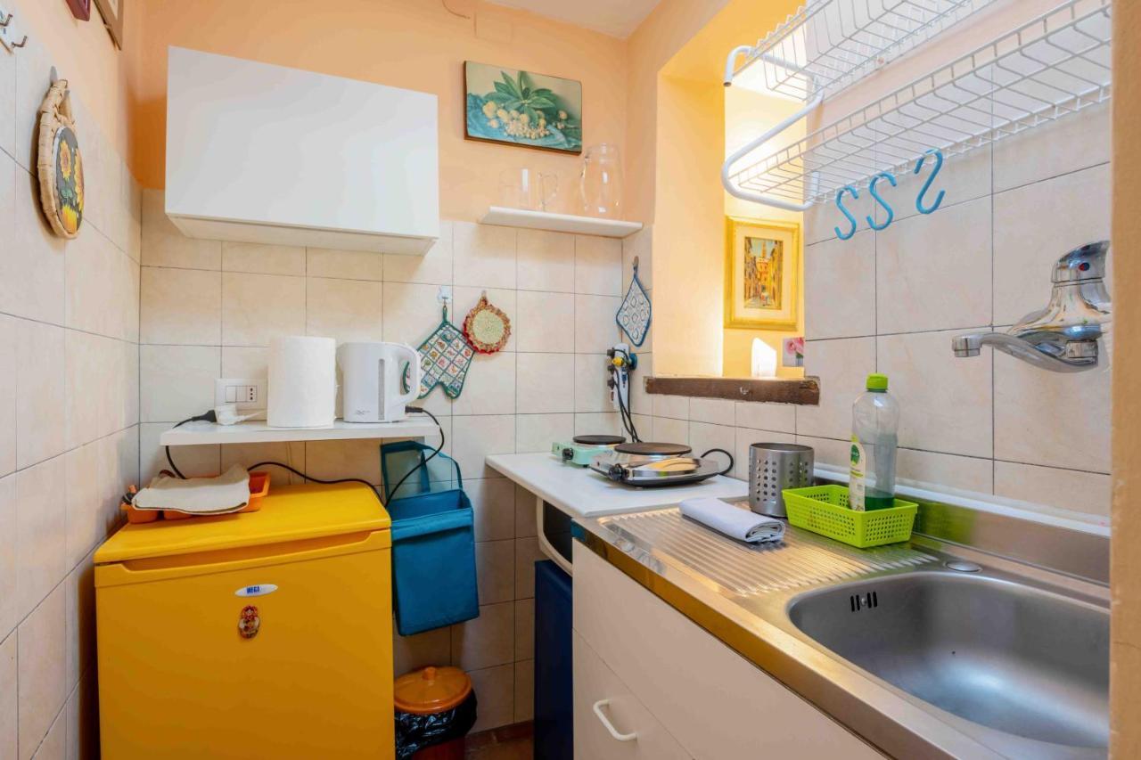 San Frediano Cozy Studio With Private Patio Apartment Firenze Bagian luar foto