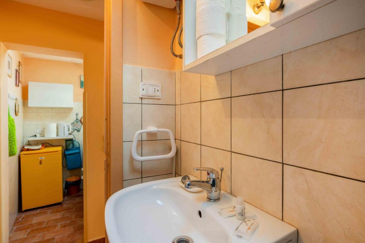 San Frediano Cozy Studio With Private Patio Apartment Firenze Bagian luar foto